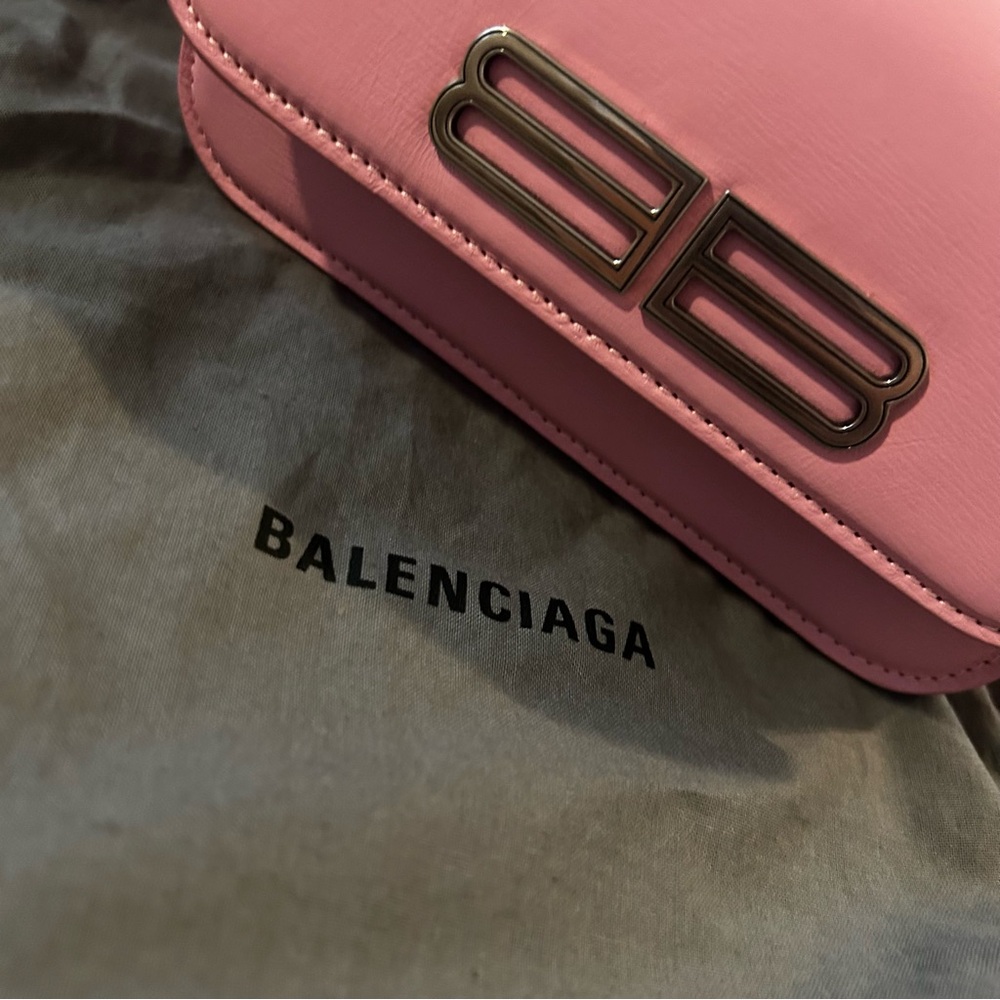 Gorgeous Pink mini Balenciaga Shoulder Bag. - Picture 12 of 14